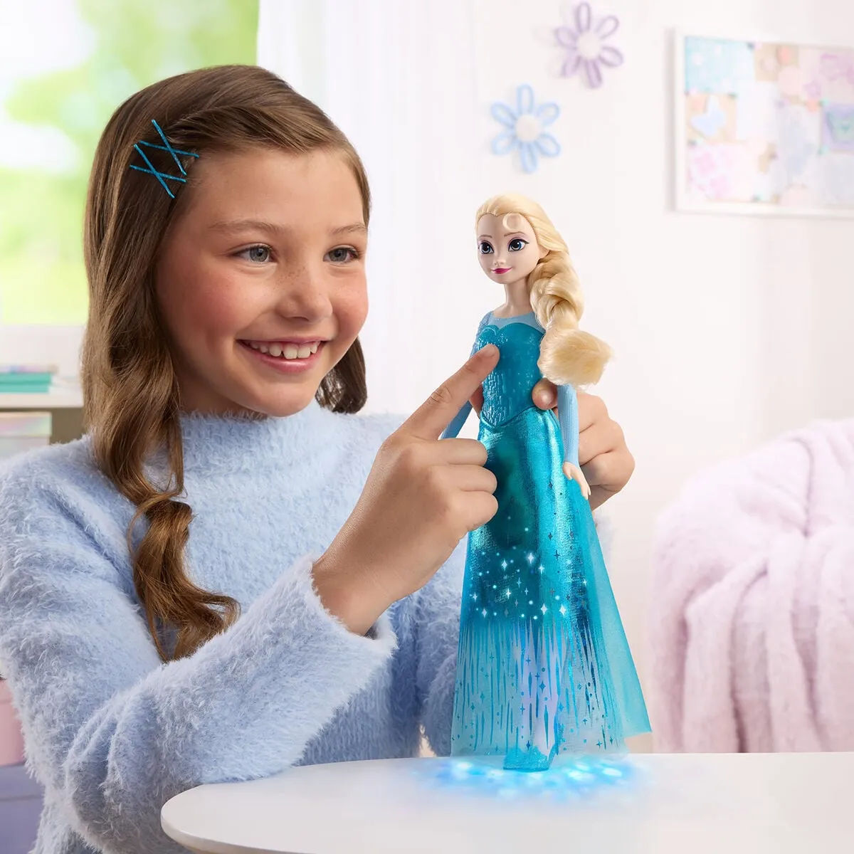 Disney Frozen Şarkı Söyleyen ve Işıldayan Elsa Bebek — görsel 3