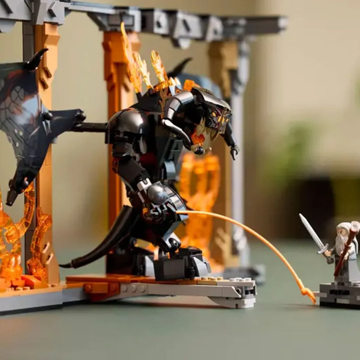 Lego icons - Yüzüklerin Efendisi: Balrog™ Kitaplık Dekoru 1201 parça +18 yaş — görsel 4