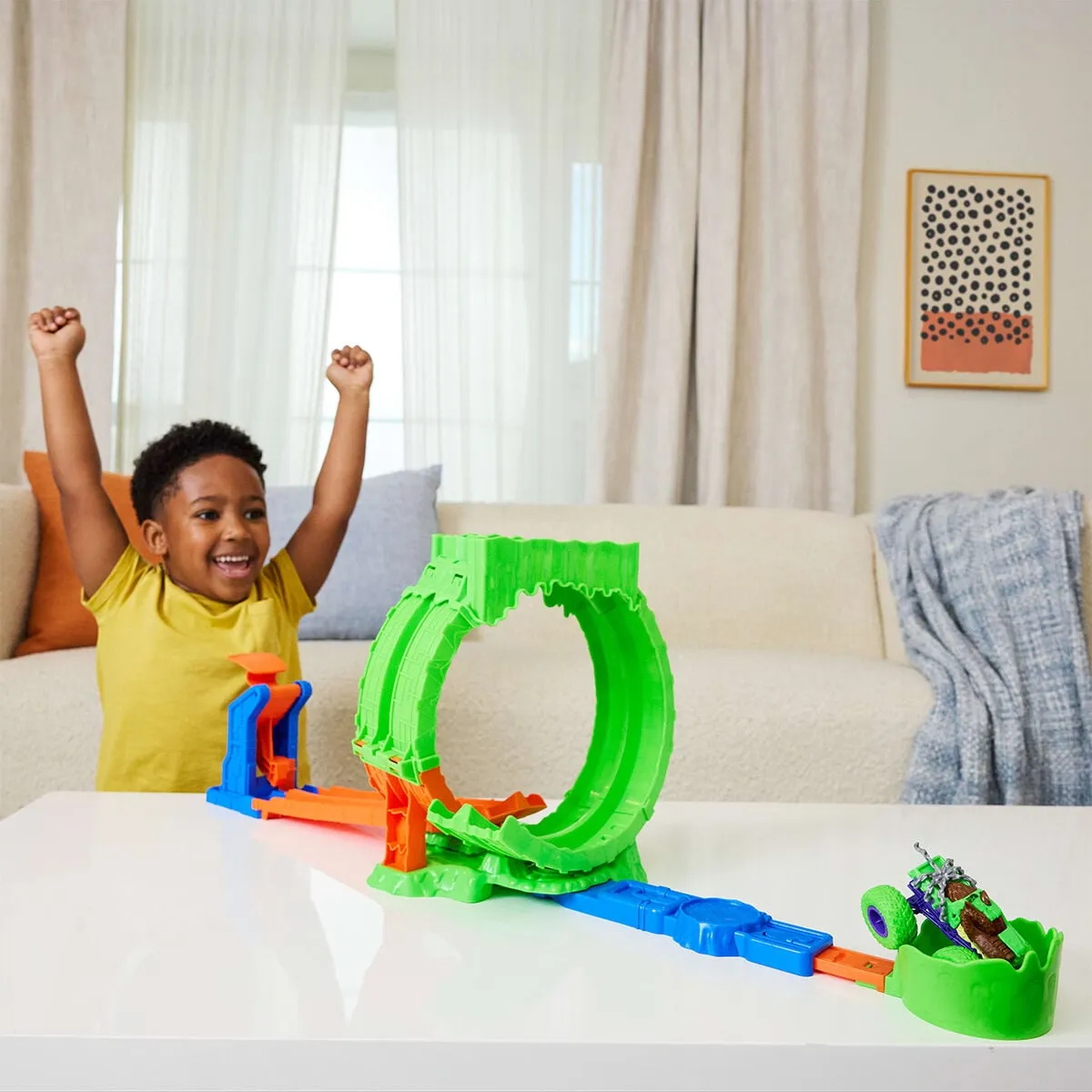 Hot Wheels Monster Trucks Mutant Kaosu Çemberde Yarış Oyun Seti — görsel 5