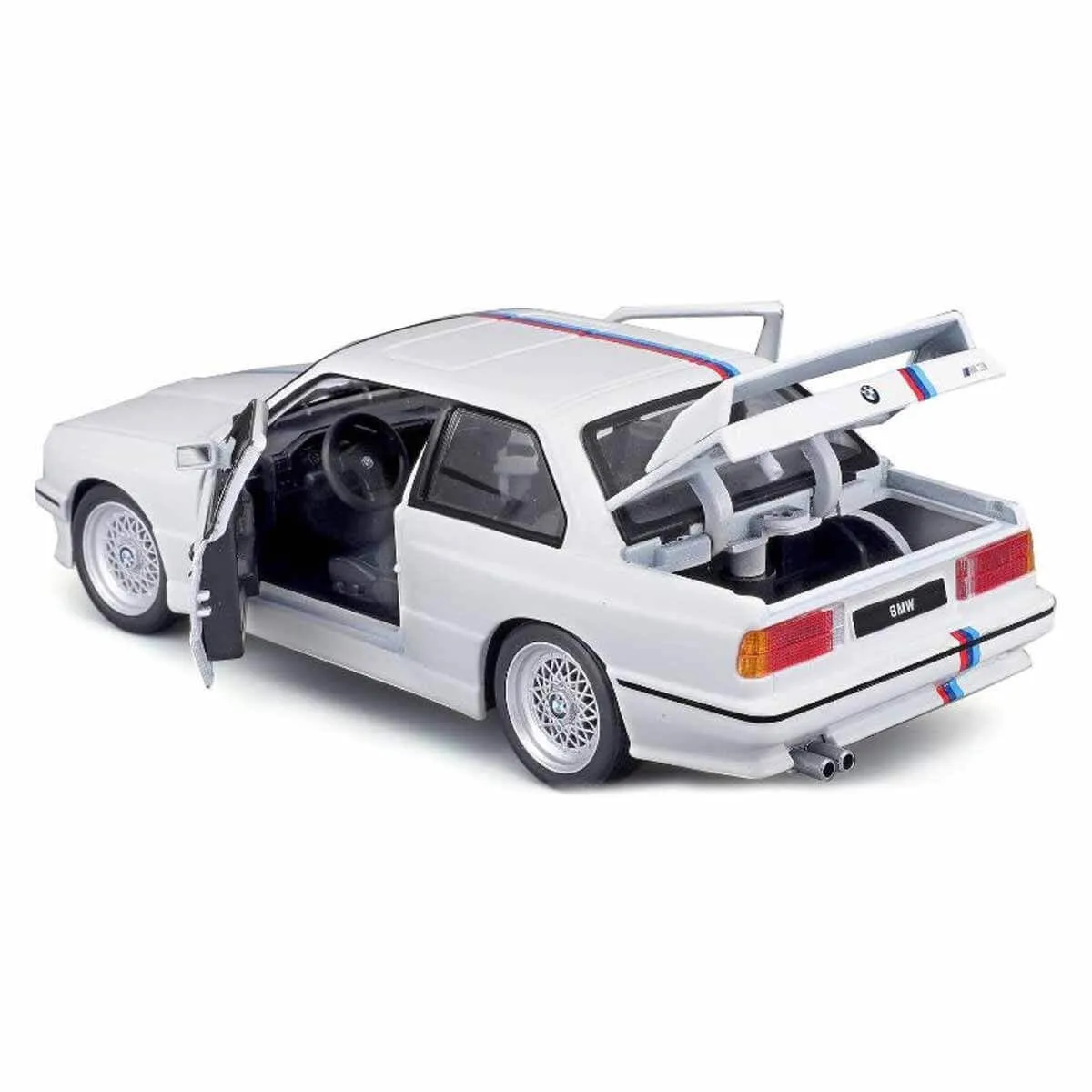 Burago 1:24 BMW M3 1988 Model Araba — görsel 3