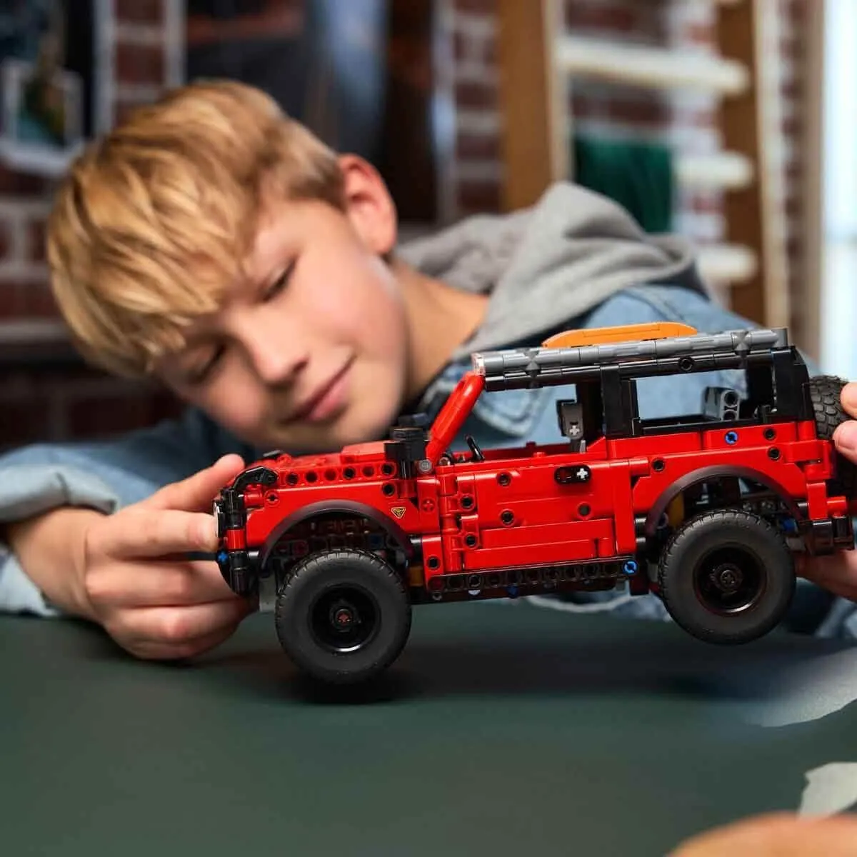 Lego Technic Ford Bronco SUV 943 parça +9 yaş — görsel 6