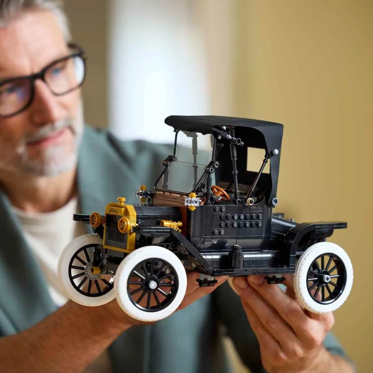 Lego icons Ford Model T 1060 parça +18 yaş — görsel 5